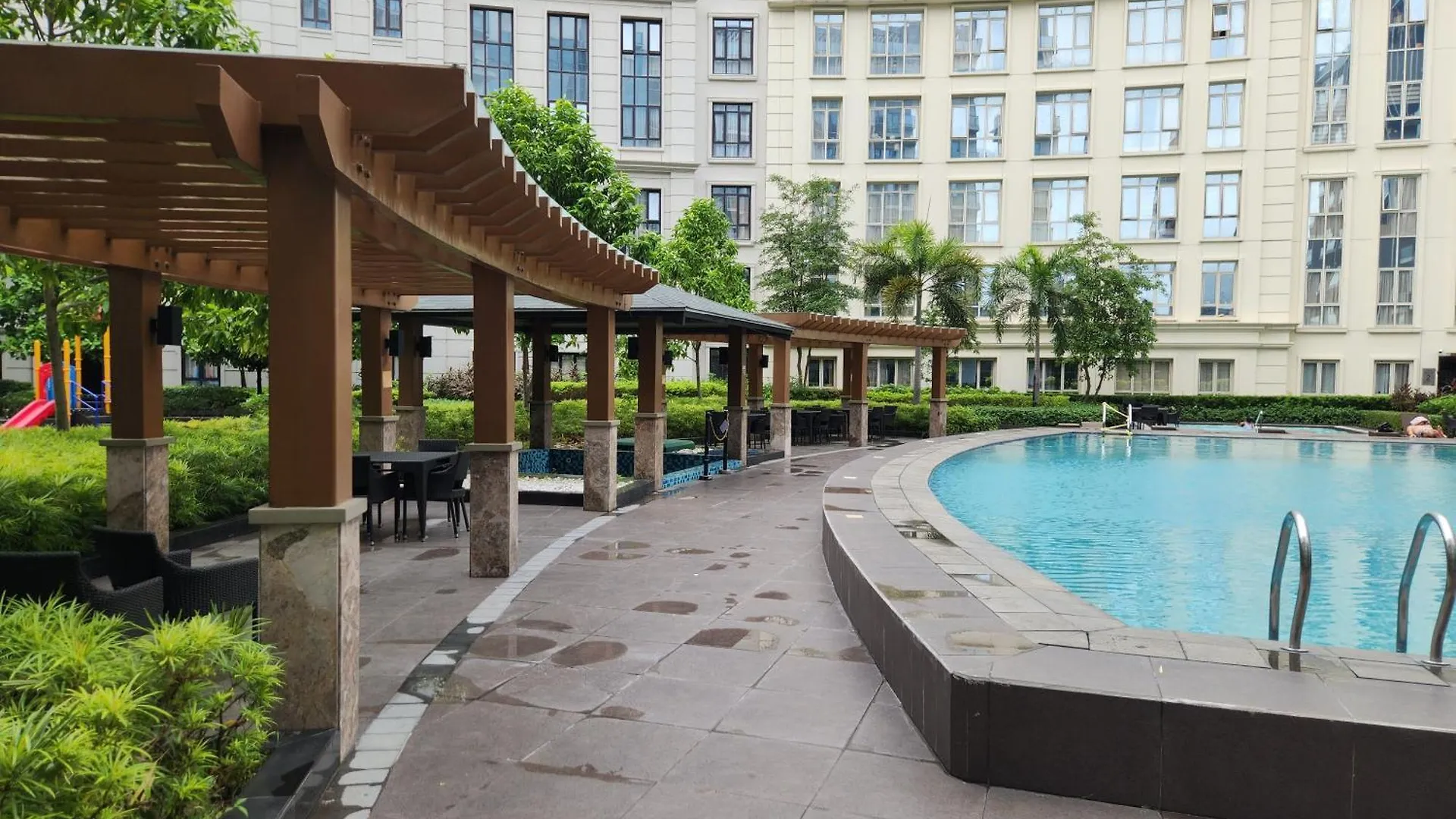 81 Newport C5 10I Balcony & Pool Across Naia T3 Aparthotel Manila Philippines